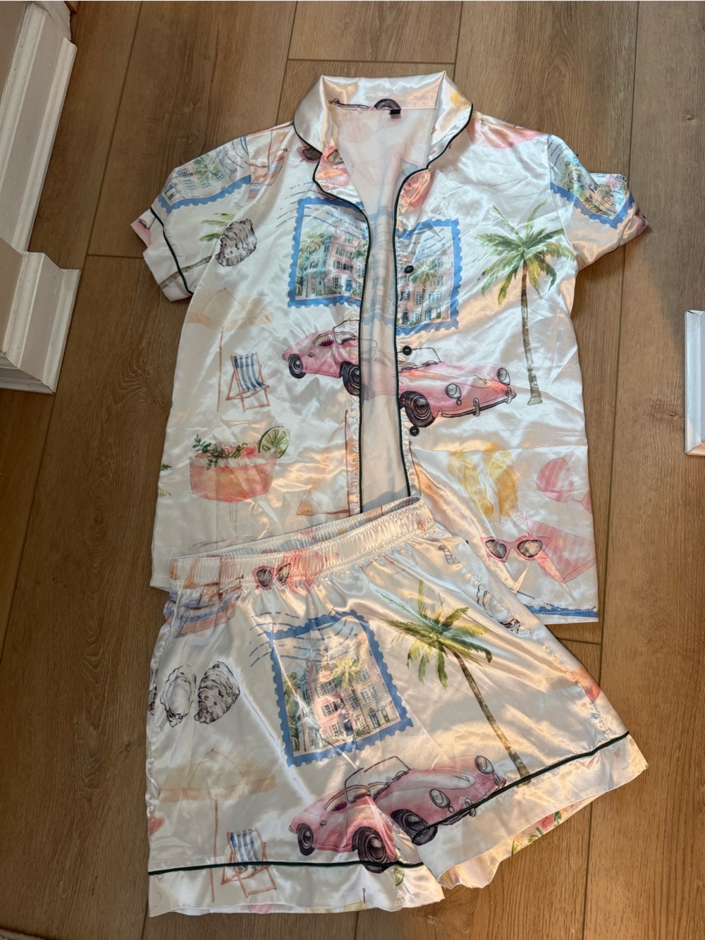 Women’s travel  Pink & White Printed two Piece Pajama Set- silk size small
